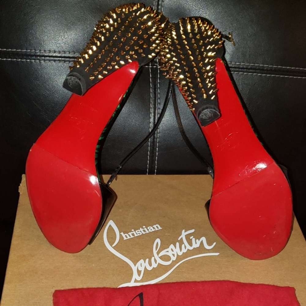 Christian Louboutin - Picture 9 of 9